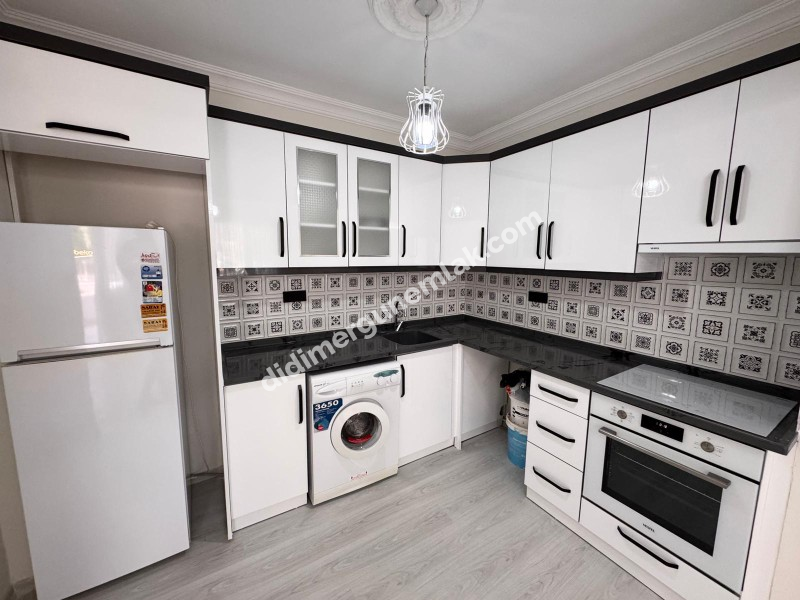 DIDIM ALTINKUM’DA DENİZE YÜRÜME MESAFESİNDE ,EMSALLERİNE GÖRE UYGUN  1+1 GENİŞ ACİL SATILIK  DAİRE