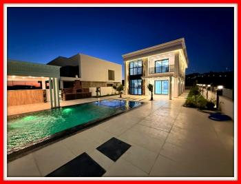 Didim'de Satılık 4+1 Lüks Villa