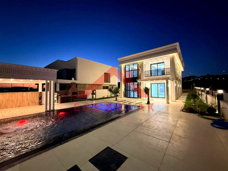 Didim'de Satılık 4+1 Lüks Villa