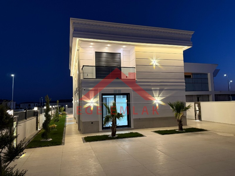 Didim'de Satılık 4+1 Lüks Villa