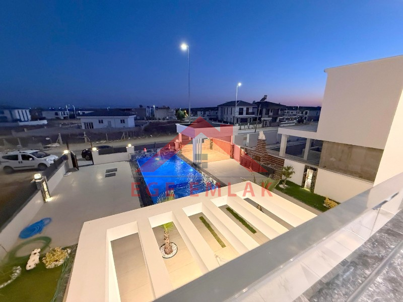 Didim'de Satılık 4+1 Lüks Villa