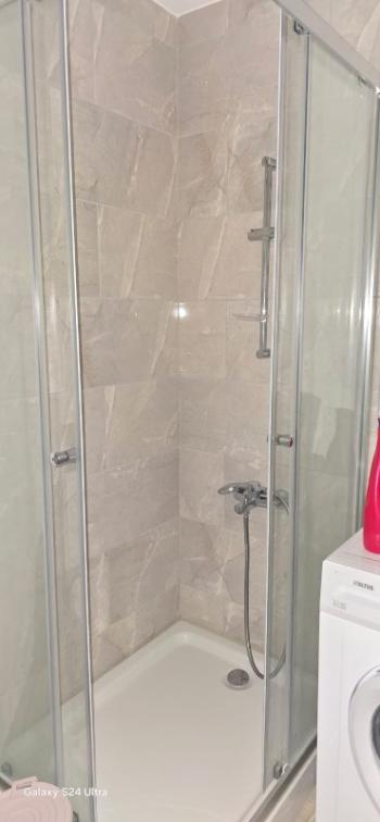 Lamer Dragos'ta  kiralık 1+0 stüdyo daire.