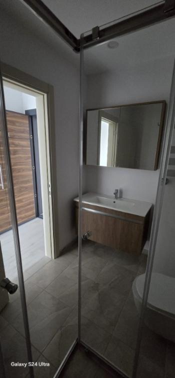 Lamer Dragos'ta  kiralık 1+0 stüdyo daire.