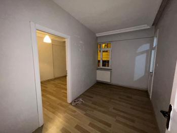 Kağıthane Çeliktepe'de 2+1 Balkonlu Kiralık Daire