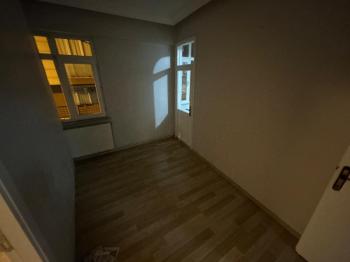 Kağıthane Çeliktepe'de 2+1 Balkonlu Kiralık Daire