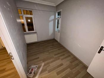 Kağıthane Çeliktepe'de 2+1 Balkonlu Kiralık Daire