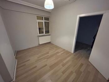 Kağıthane Çeliktepe'de 2+1 Balkonlu Kiralık Daire