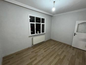 Kağıthane Çeliktepe'de 2+1 Balkonlu Kiralık Daire