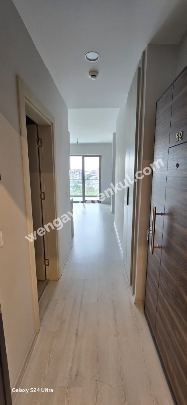 Lamer Dragos'ta  kiralık 1+0 stüdyo daire.