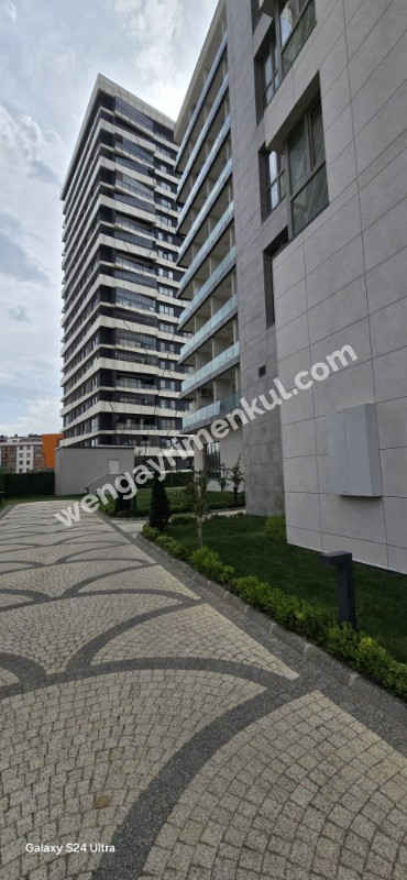 Lamer Dragos'ta  kiralık 1+0 stüdyo daire.