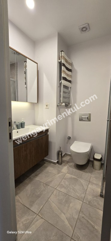 Lamer Dragos'ta  kiralık 1+0 stüdyo daire.