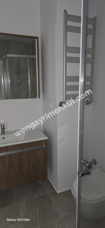 Lamer Dragos'ta  kiralık 1+0 stüdyo daire.