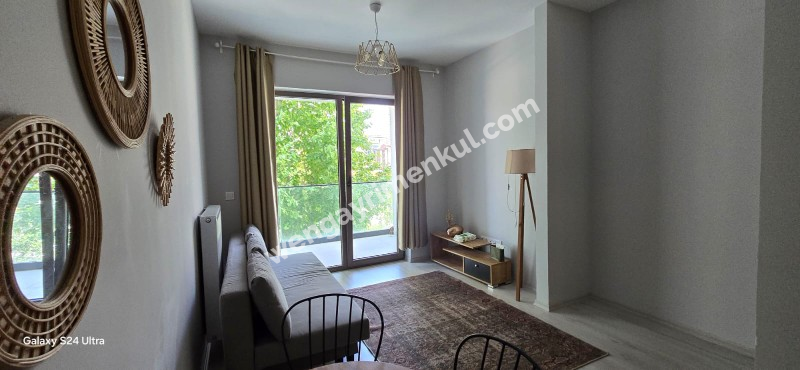 Lamer Dragos'ta  kiralık 1+0 stüdyo daire.