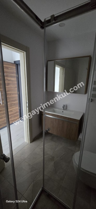 Lamer Dragos'ta  kiralık 1+0 stüdyo daire.