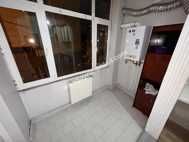 Kağıthane Çeliktepe'de 2+1 Balkonlu Kiralık Daire