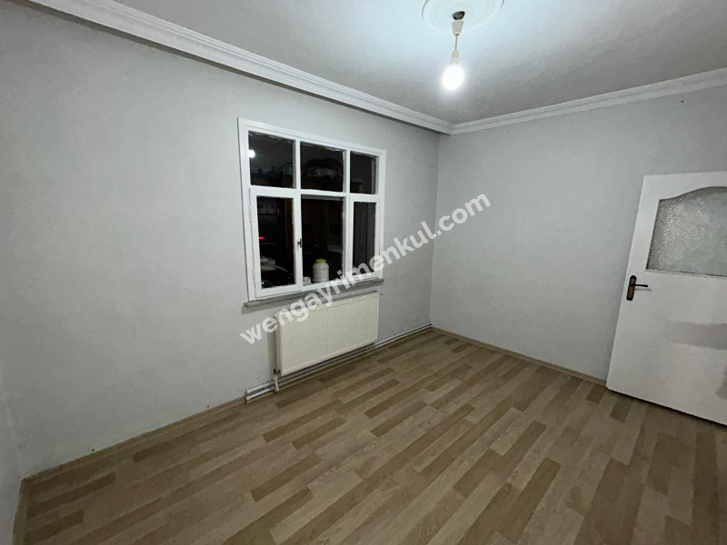 Kağıthane Çeliktepe'de 2+1 Balkonlu Kiralık Daire