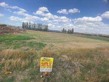 GÜVENAY - ÇORUM ANKARA SAMSUN YOLU GREYDER ARKASI TİCARİ İMARLI ARSA