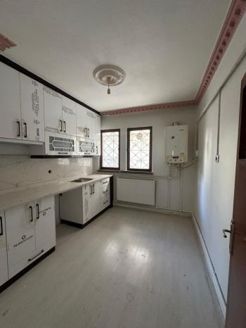 AFYON ÜÇOK EMLAKTAN ESENTEPE MAH KİRALIK 2+1 TEMİZ BAKIMLI DAİRE 