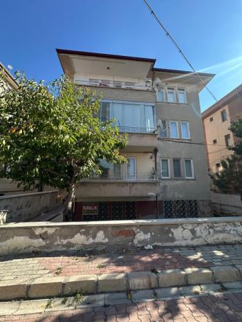 AFYON ÜÇOK EMLAKTAN ESENTEPE MAH KİRALIK 2+1 TEMİZ BAKIMLI DAİRE 
