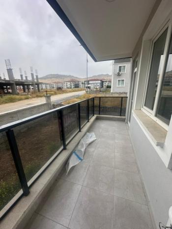 AFYON ÜÇOK EMLAKTAN KANLICA MAH KİRALIK SIFIR AYARINDA LÜX 3+1 DAİRE