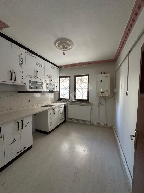 AFYON ÜÇOK EMLAKTAN ESENTEPE MAH KİRALIK 2+1 TEMİZ BAKIMLI DAİRE 