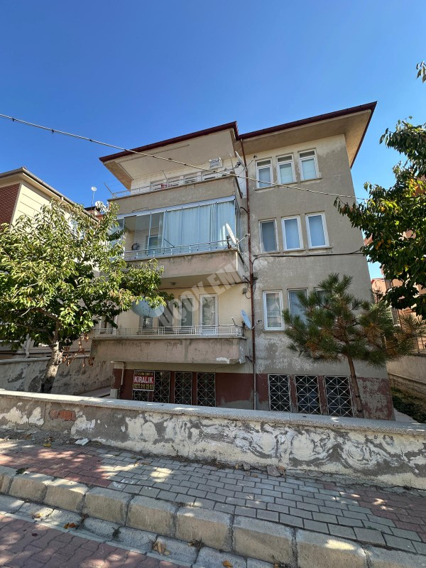 AFYON ÜÇOK EMLAKTAN ESENTEPE MAH KİRALIK 2+1 TEMİZ BAKIMLI DAİRE 