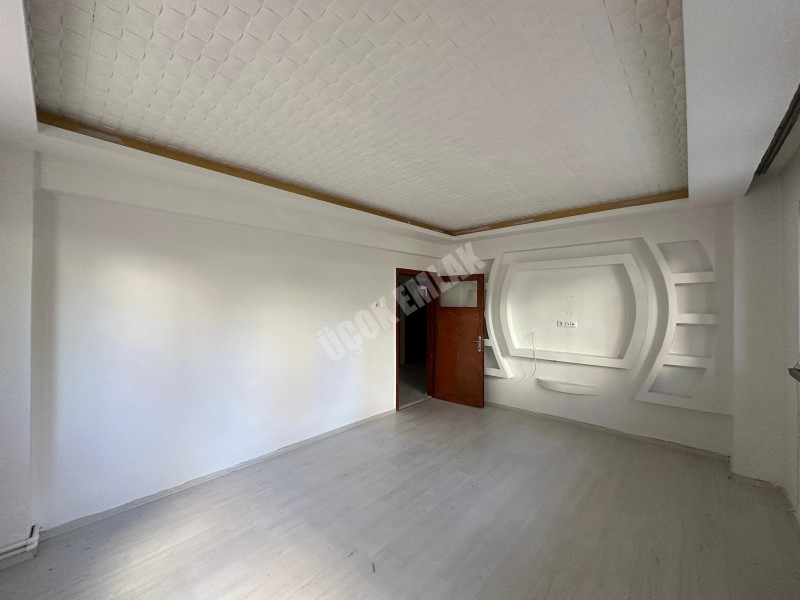 AFYON ÜÇOK EMLAKTAN ESENTEPE MAH KİRALIK 2+1 TEMİZ BAKIMLI DAİRE 