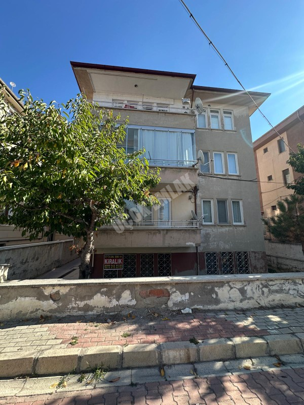 AFYON ÜÇOK EMLAKTAN ESENTEPE MAH KİRALIK 2+1 TEMİZ BAKIMLI DAİRE 