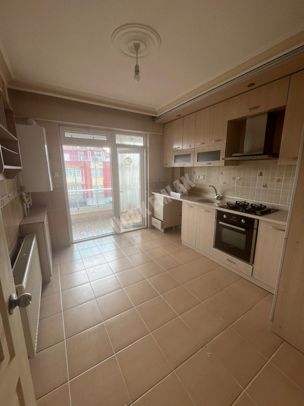 AFYON ÜÇOK EMLAKTAN MAREŞAL MAH 3+1 KİRALIK DAİRE 