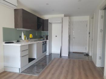 METRONUN YANIBAŞINDA ÖZEL GÜVENLİKLİ 2+1 ARA KAT