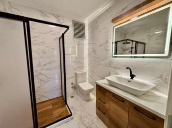 İstinye Boğaziçi Sitesi İçi sıfırlanmış yep yeni daire 3+1 105 m2