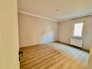 İstinye Boğaziçi Sitesi İçi sıfırlanmış yep yeni daire 3+1 105 m2