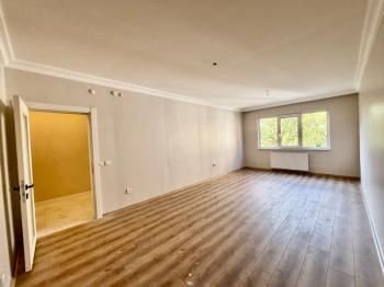 İstinye Boğaziçi Sitesi İçi sıfırlanmış yep yeni daire 3+1 105 m2