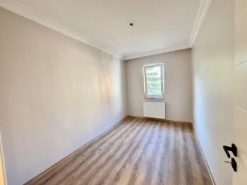 İstinye Boğaziçi Sitesi İçi sıfırlanmış yep yeni daire 3+1 105 m2