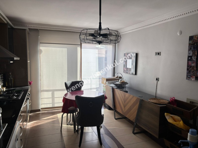 EDREMİT MERKEZ'DE GENÇ BİNADA KİRALIK GENİŞ 3+1