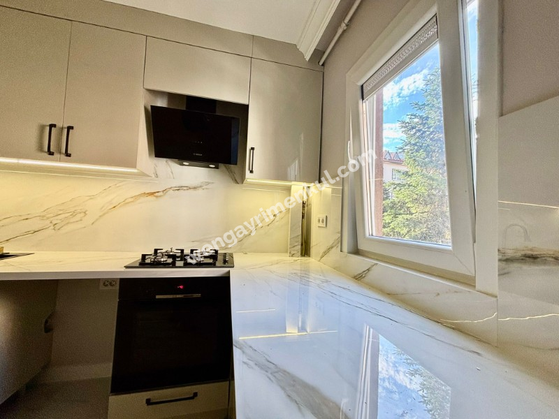 İstinye Boğaziçi Sitesi İçi sıfırlanmış yep yeni daire 3+1 105 m2