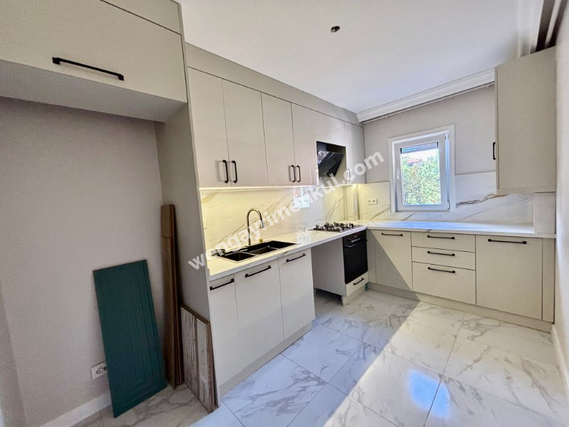 İstinye Boğaziçi Sitesi İçi sıfırlanmış yep yeni daire 3+1 105 m2