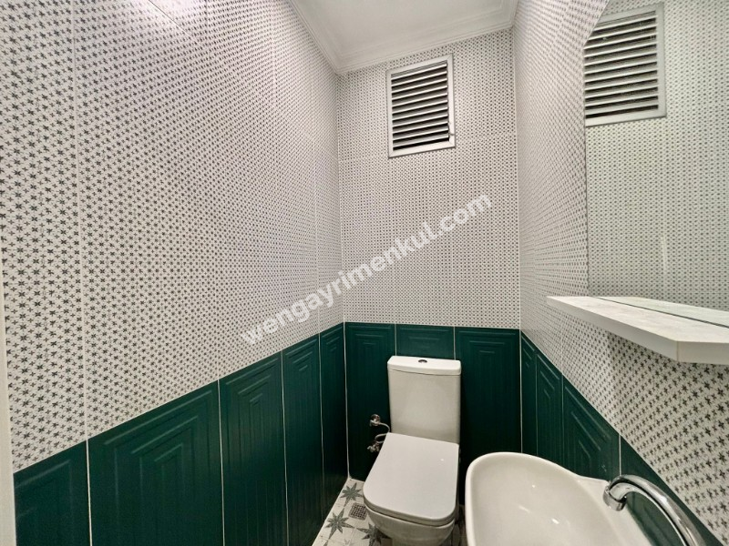 İstinye Boğaziçi Sitesi İçi sıfırlanmış yep yeni daire 3+1 105 m2