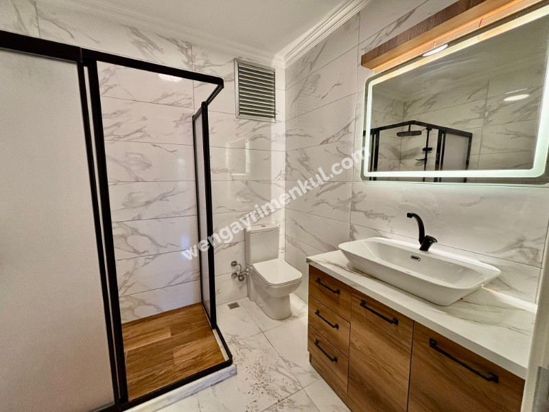 İstinye Boğaziçi Sitesi İçi sıfırlanmış yep yeni daire 3+1 105 m2