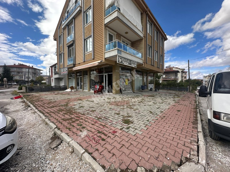 AFYON ÜÇOK EMLAKTAN FATİH MAH SATILIK KÖŞE KONUM DÜKKAN