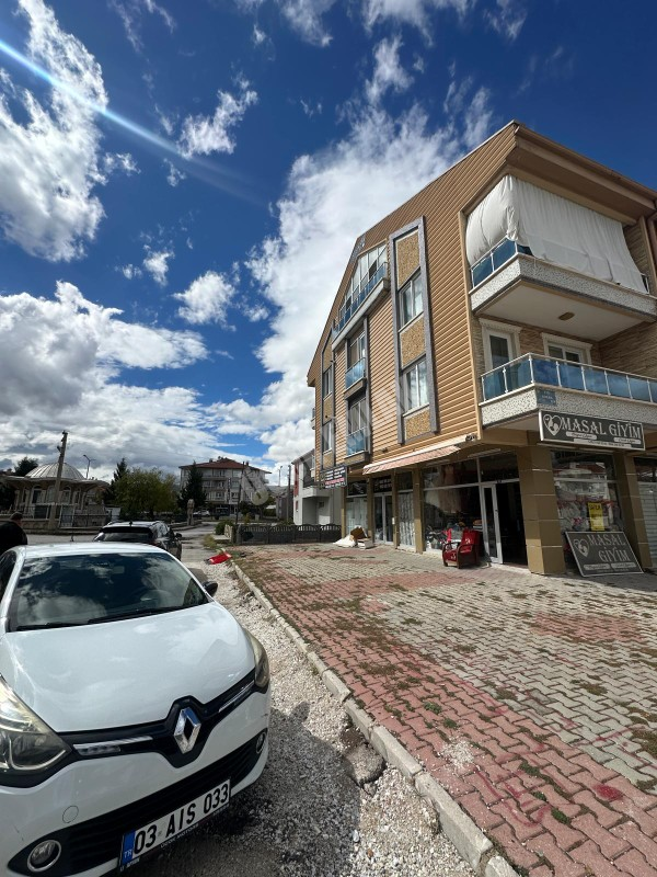 AFYON ÜÇOK EMLAKTAN FATİH MAH SATILIK KÖŞE KONUM DÜKKAN