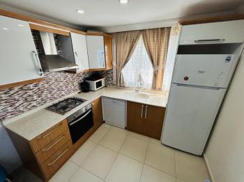 HİSAR MAHALLESİ'NDE 7/24 GÜVENLİKLİ, HAVUZLU SİTEDE GENİŞ BALKONLU EŞYALI SATILIK 2+1 DAİRE