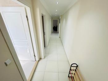 HİSAR MAHALLESİ'NDE 7/24 GÜVENLİKLİ, HAVUZLU SİTEDE GENİŞ BALKONLU EŞYALI SATILIK 2+1 DAİRE