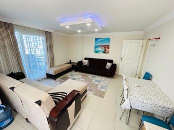 HİSAR MAHALLESİ'NDE 7/24 GÜVENLİKLİ, HAVUZLU SİTEDE GENİŞ BALKONLU EŞYALI SATILIK 2+1 DAİRE