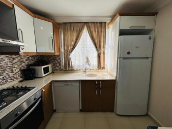HİSAR MAHALLESİ'NDE 7/24 GÜVENLİKLİ, HAVUZLU SİTEDE GENİŞ BALKONLU EŞYALI SATILIK 2+1 DAİRE