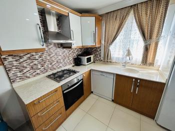 HİSAR MAHALLESİ'NDE 7/24 GÜVENLİKLİ, HAVUZLU SİTEDE GENİŞ BALKONLU EŞYALI SATILIK 2+1 DAİRE