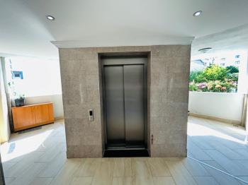 HİSAR MAHALLESİ'NDE 7/24 GÜVENLİKLİ, HAVUZLU SİTEDE GENİŞ BALKONLU EŞYALI SATILIK 2+1 DAİRE