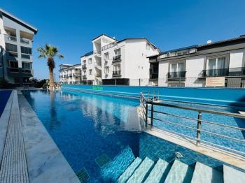 HİSAR MAHALLESİ'NDE 7/24 GÜVENLİKLİ, HAVUZLU SİTEDE GENİŞ BALKONLU EŞYALI SATILIK 2+1 DAİRE