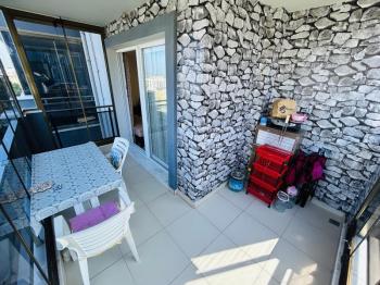 HİSAR MAHALLESİ'NDE 7/24 GÜVENLİKLİ, HAVUZLU SİTEDE GENİŞ BALKONLU EŞYALI SATILIK 2+1 DAİRE