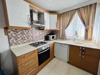 HİSAR MAHALLESİ'NDE 7/24 GÜVENLİKLİ, HAVUZLU SİTEDE GENİŞ BALKONLU EŞYALI SATILIK 2+1 DAİRE